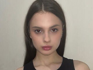 hot sex webcam TainaHousekeeper