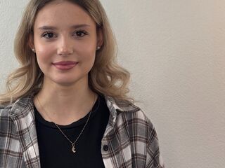 camgirl fingering bald pussy TanyaPanah