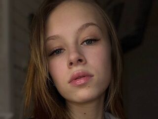 cam girl playing with sextoy TerinaShugart