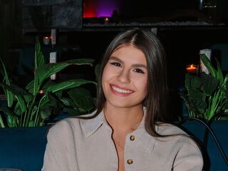 camgirl fingering pussy TiaBeumer